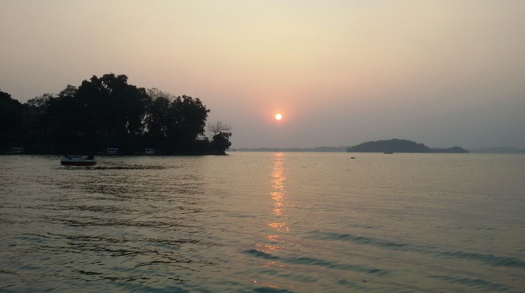 Sunset on the Maithon dam is nothing but a smoothing site .
#river photo challenge
#chasingsunsets