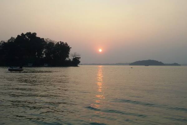 Sunset on the Maithon dam is nothing but a smoothing site .
#river photo challenge
#chasingsunsets