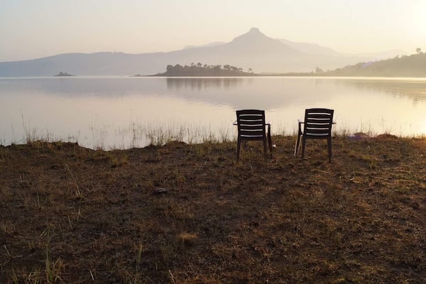 Shot during camping beside this beautiful lake located at lonavala, India. It was a blissful morning.
#india #lonavala #serene #lake #morningbliss #camping