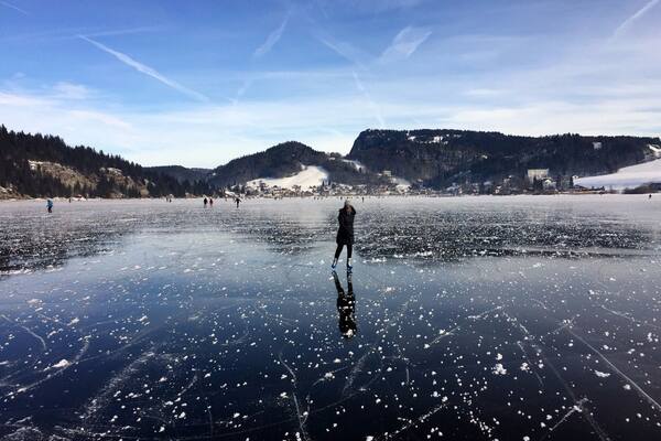 #IceSkating on an 8km #frozen #lake anyone?
You'll need a bit of luck, as this year was the first time in 4 that the lac de #Joux completely froze. The Joux area is a beautiful place to visit in winter, with multiple #nordic #ski opportunities. In summer, Hike round the lake, or up in the nearby mountains. #lifeatExpedia