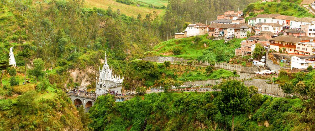 Las Lajas Sanctuary: A stunning basilica church nestled in the Guaitara River canyon of southern Colombia,offering breathtaking views and a rich history.