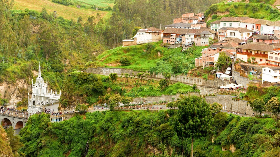 Las Lajas Sanctuary: A stunning basilica church nestled in the Guaitara River canyon of southern Colombia,offering breathtaking views and a rich history.
