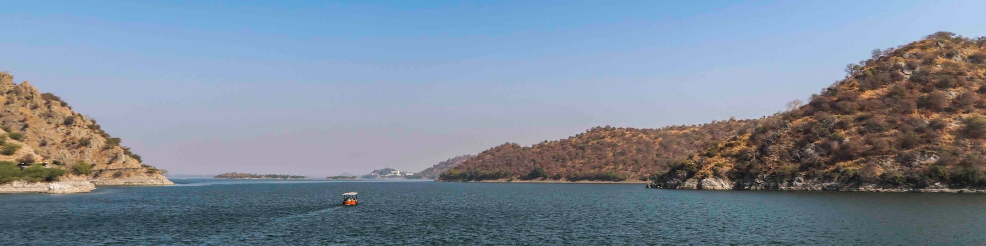 Embrace the serenity of Jaisamand Lake, the second largest artificial lake in India 
#destinations #mustvisits #udaipur #jaisamandlake #dhebharlake #solotravel #wanderlust #sassilysolo #travel #canonshots #rajasthan #india