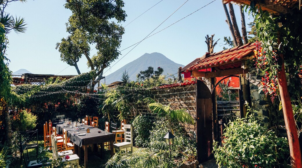 The view from a cafe we found in San Marcos! How can this not take your breath away? The good, greenery, and volcano made for a great day.
#culture #explore #guatemala