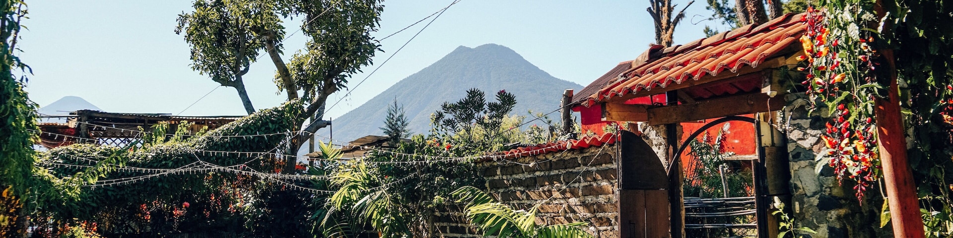 The view from a cafe we found in San Marcos! How can this not take your breath away? The good, greenery, and volcano made for a great day.
#culture #explore #guatemala
