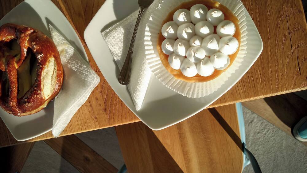 Some of the best cakes, pastries, and dairy products I've ever tasted!
'Mandra' is not only the trademark, but also the name of a village in Sibiu County, which does explain the fresh milk and the -supposedly- happy cows. :-)
#delicious #GoodEats