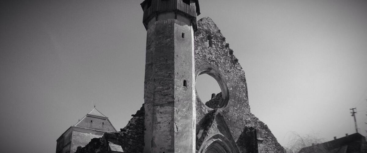 Cârţa Monastery is a former Cistercian (Benedictine) monastery in the Ţara Făgăraşului region in southern Transylvania in Romania, currently a Lutheran Evangelicalchurch belonging to the local Saxon community. It lies on the left bank of the Olt River, between the cities of Sibiu and Făgăraş, close to the villages of Cârţa (GermanKerz, Hungarian: Kerc) and Cârțișoara (German: Kleinkerz). The monastery was probably founded in 1202-1206 by monks from Igriș abbey (daughter house of Pontigny abbey), and was disbanded in 1494, when the apostolic legate Ursus of Ursinis ratified Cârţa Abbey’s attachment to the Provostship nullius of Sibiu. The Cistercian monastery introduced and helped develop French Gothic art in the region. #architecture #sibiu #romania