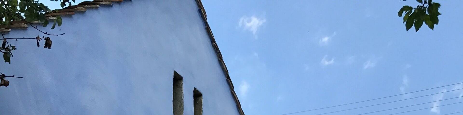 Deep in the depths of rural Transylvania in the village of Altana there is a small museum dedicated to showcasing the different ethnic groups of the region. It is in a beautiful setting with the museum exhibits housed in a beautiful blue Transylvanian Saxon building.
It is run by a local family who are passionate about preserving Transylvanian culture it is well worth a visit.
#lifeatexpedia #blue