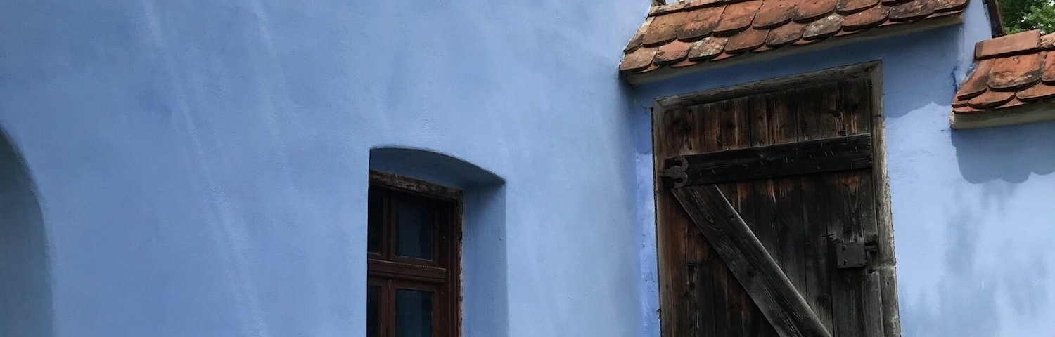 Deep in the depths of rural Transylvania in the village of Altana there is a small museum dedicated to showcasing the different ethnic groups of the region. It is in a beautiful setting with the museum exhibits housed in a beautiful blue Transylvanian Saxon building.
It is run by a local family who are passionate about preserving Transylvanian culture it is well worth a visit.
#lifeatexpedia #blue