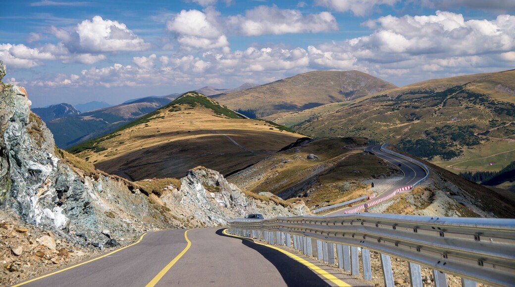 Another great mountain road in Romania´s Carpathian Mountains.
#OnTheRoad