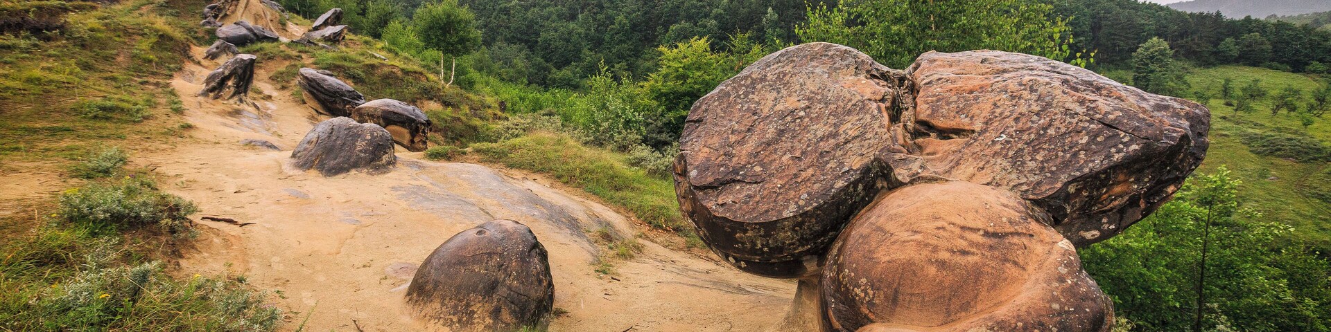 Trovants are composed of a hard stone core but their shells are made of sand, as most examples have been found in sandy regions. Geologists argue that the rocks are the result of a cementation process that occurred millions of years ago in this region and it is somehow accepted that their creation has its roots in the early diagenesis.
Not long after the last drops of water fall, they begin a multiplication process. Small oval or round forms appear on the upper part of them. Many people are amazed and even locals are impressed when after heavy rainfall these rock formations begin to ‘live.’ Locals have named them the “growing stones.” #Adventure