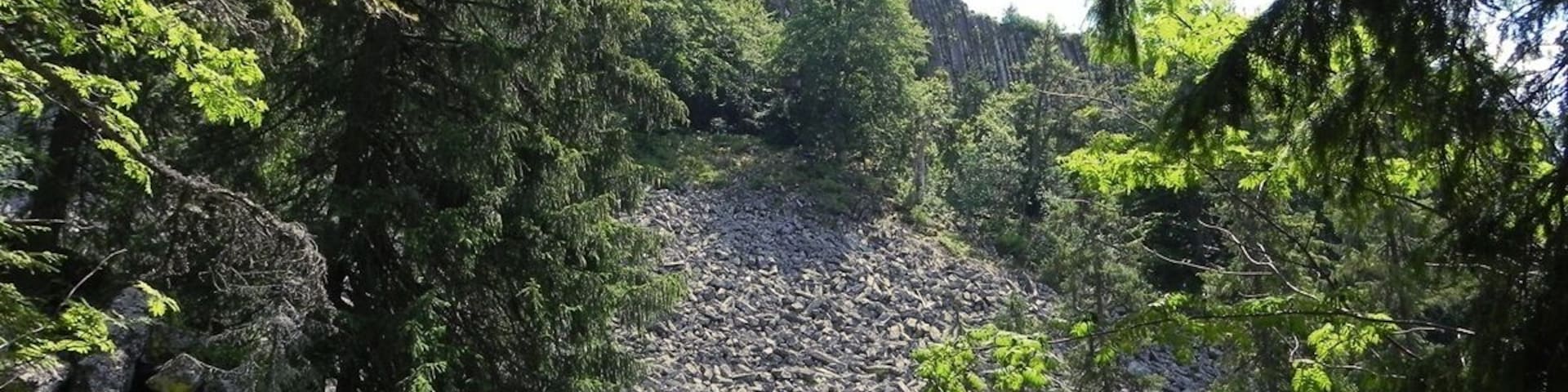 An extraordinarily beautiful volcanic formation with basalt columns in Romania!
For details on how to get there go to http://wp.me/p1hz24-17U