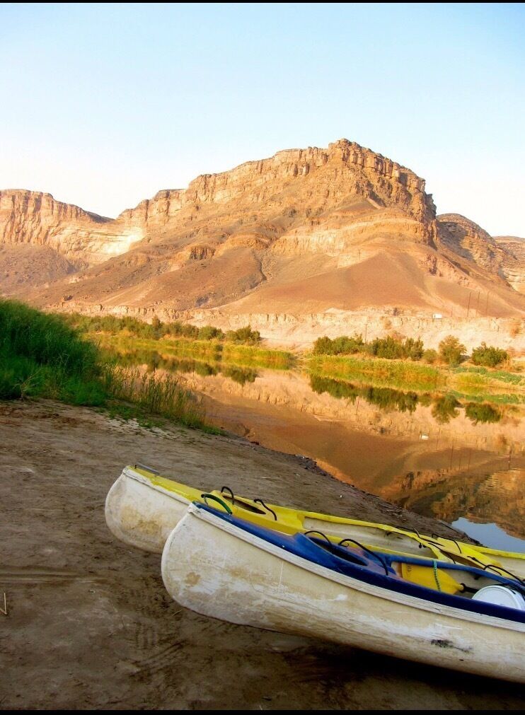 Orange river meanders from South Africa to Namibia 🇳🇦 
