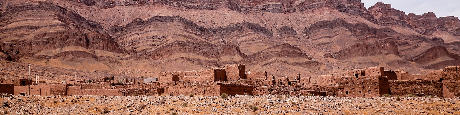 Moroccan population under the mountain