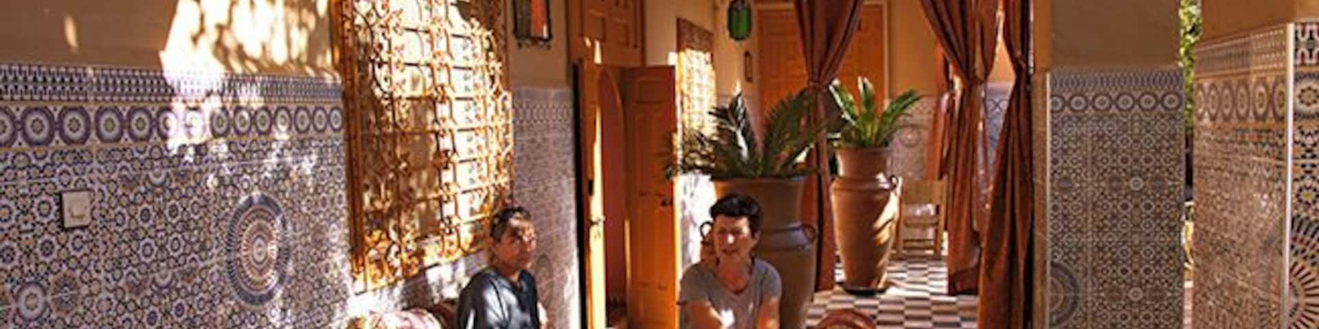 In Taroudant in Anti Atlas we stayed in Riad Aissi a bit outside town. It was like living in the fairytale Thousand and One Night. Within the modest door, one beautiful garden after the other opened up and when entering at the other side was a big swimming pool. We where placed in a big room with a canopy bed, a big bathroom and an extra room with 2 beds more. These rooms are perfect for a family with children. Just outside your room we had two big private sofas placed under the orange trees. This place serves no alcohol, but they accept if you enjoy you bottle of wine in your room.