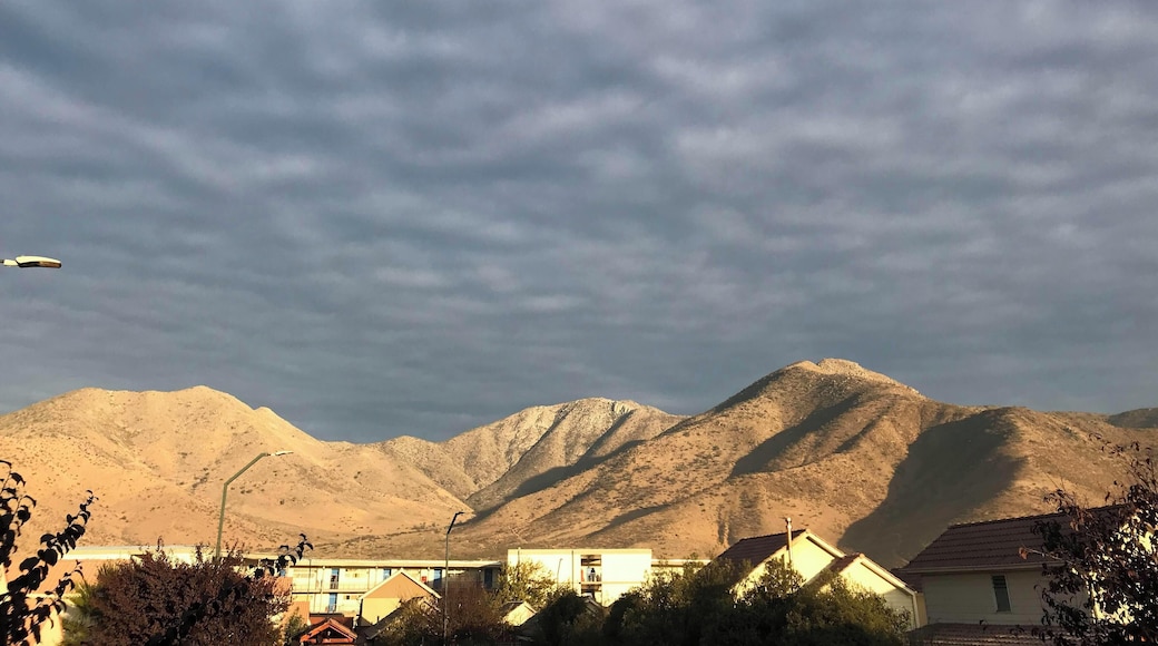 When go up to my office I don't understand why it's so clear if the sky are cloudy, but the morning sun had slipped under the clouds.