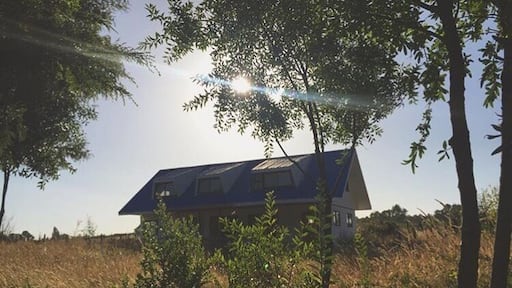 En la tranquilidad de una casa de campo en el Sur de Chile. Hermoso lugar donde descansar y escuchar nada más que a la naturaleza y a sus suaves sonidos. #loncoche #chile
