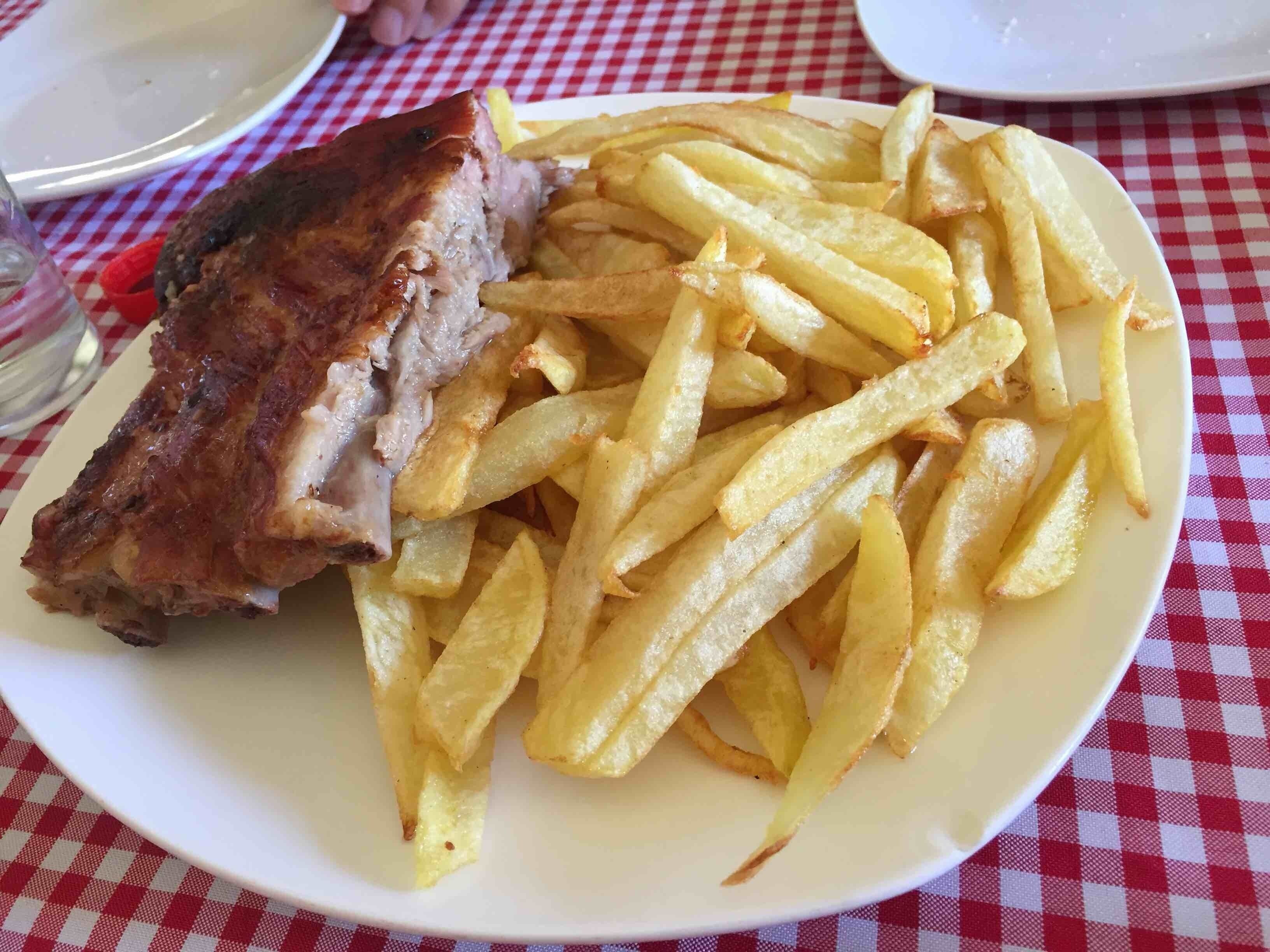 Costillar de cerdo con fritas