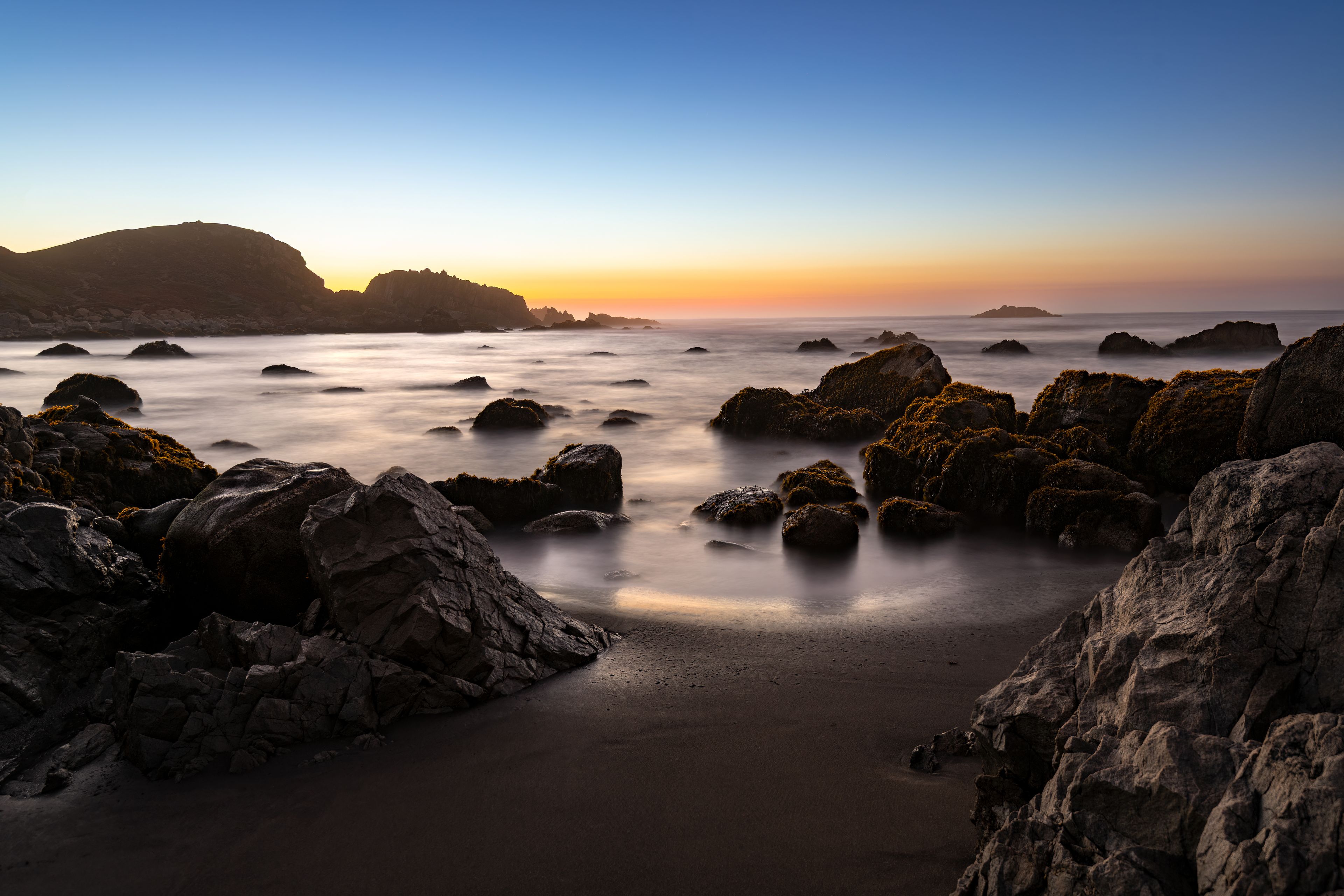 A scenic glimpse of Matanzas, a small coastal town in Chile's O'Higgins region, perfect for nature lovers and adventurers.