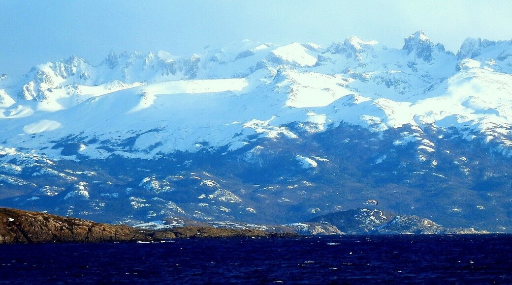 Andes Chilenos, vistos do Canal de Beagle.