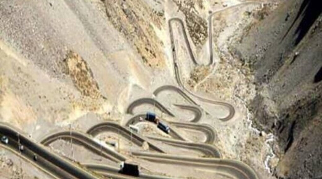 This is part of the road called:
" LOS CARACOLES "