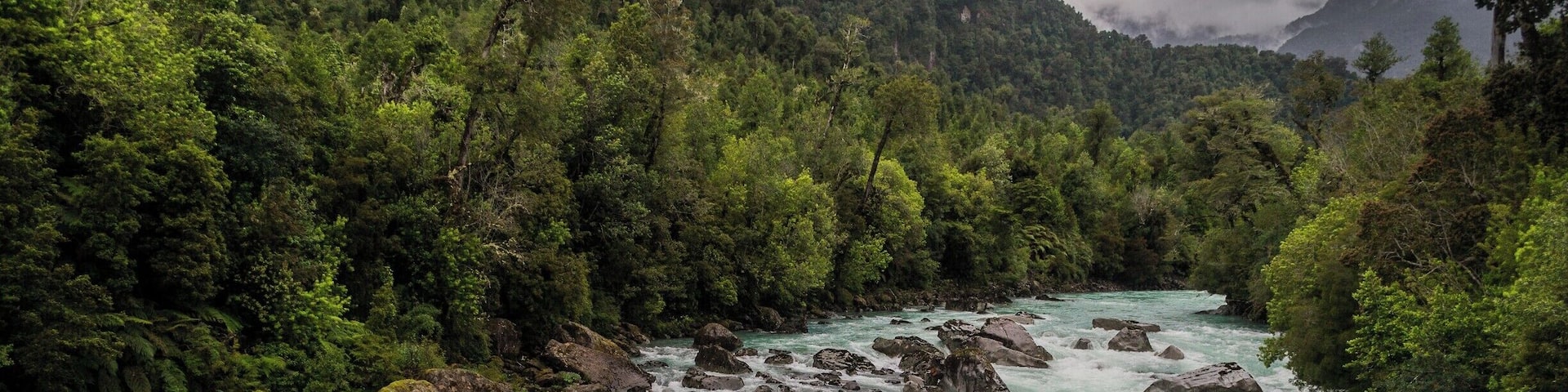 On the way of the Carretera Austral, a must stopover is in this tiny city of Hornopiren. This is where you have to take the ferry, but before do the hike to Hornopiren National Park and enjoy this incredible view of Blanco river.
#bvspatagonia
#Hornopiren #Patagonia #Carreteraaustral