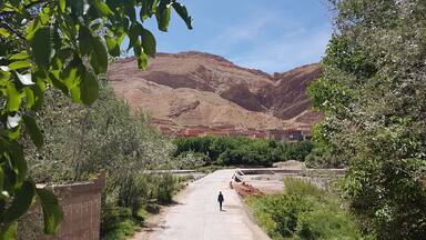 The first of many spectacular scenes during our full day journey from Dades Valley to the Valley of the Roses and beyond.
#morocco #spectacular #beautifulplaces