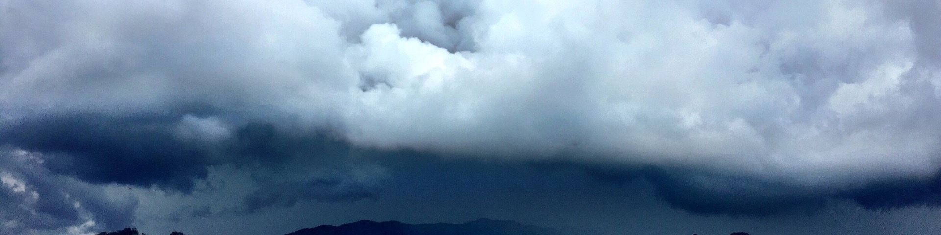 It's so hard not to pull over every 5 minutes while driving in #Colombia. The #landscapes are just so beautiful and perfect, it almost hurts your eyes. This was near #Aranzazu on our way to #Salamina. #mountains #clouds #rain #nature #paisajesColombianos
