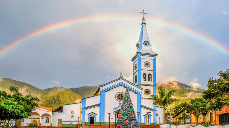 Contratación, Colombia