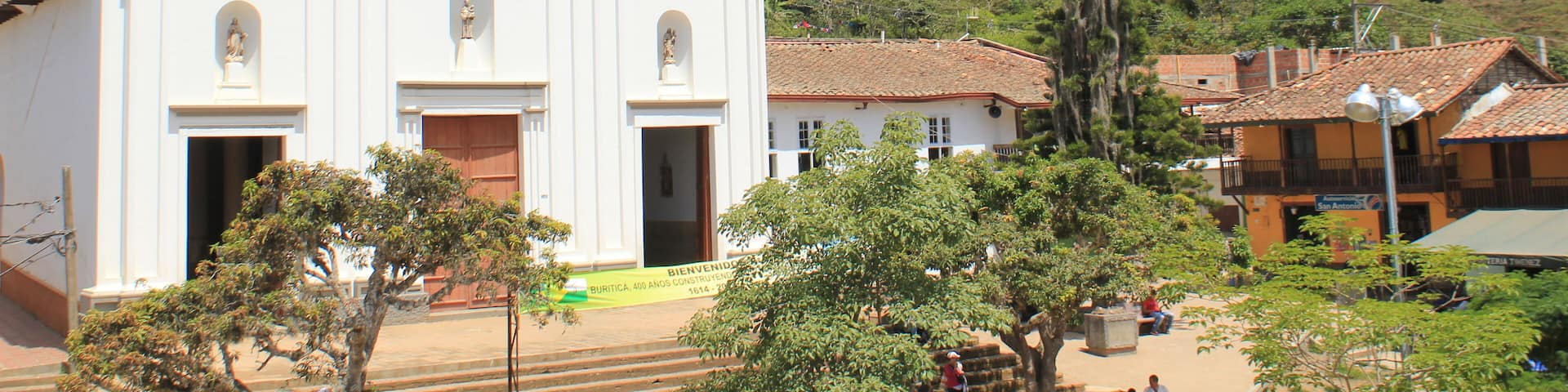 Parque principal. Buriticá, Antioquia, Colombia.
