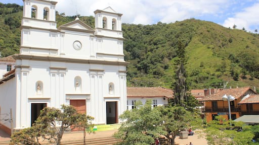 Parque principal. Buriticá, Antioquia, Colombia.