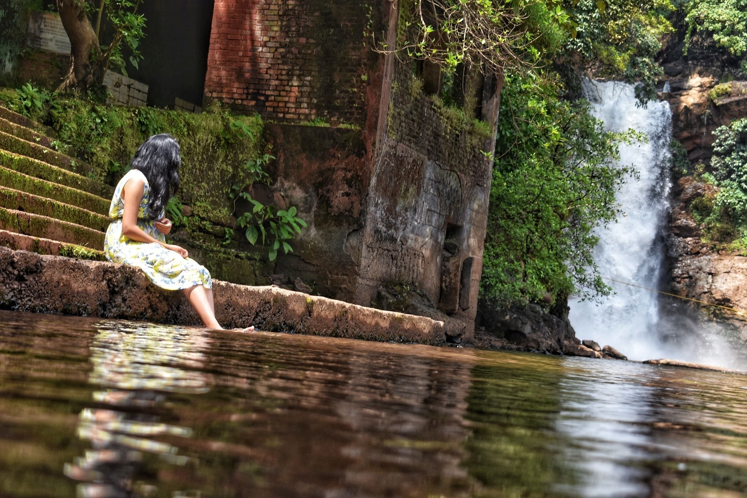 A rainbow to sooth your eyes , roaring sound of waterfall to awaken your ears , pure water to cleanse your feet and the cool breeze to sooth your soul. This all this place has to offer . If your visiting Goa, then  make sure to take some time out from beaches to visit this place 
#unseengoa #itchyfeet👣