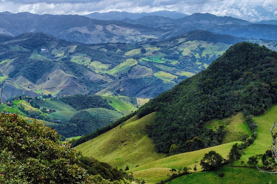 A small hike up to a beautiful view. The Colombia countryside is stunning.
To see our blog post on this hike, visit our blog http://chasingadventure.ca/2015/11/16/walks-hills-and-hikes-medellin-colombia/
#Colombia #countryside