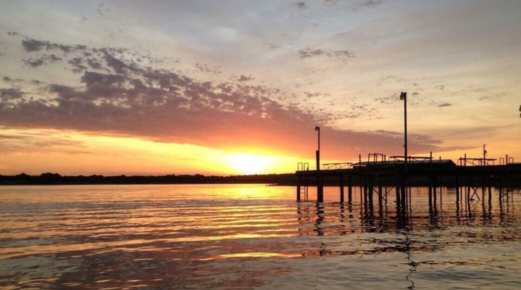 S0T9AC Sunrise on Eagle Mountain Lake