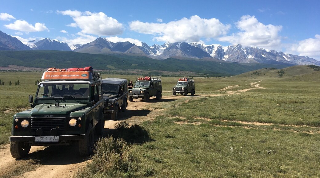 Очень красивый переезд до ледников Актру