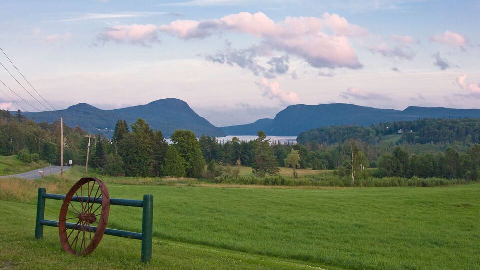 B2CHXE Lake Willoughby, Westmore Vermont in the Northeast Kingdom
