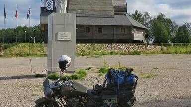 Church just before the bridge ove the white sea canal