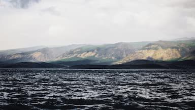 It's a place with the cleanest air and transparent water. The nature around the lake Baikal is so different but the most amazing view you can get is from the boat.
#BvS100k