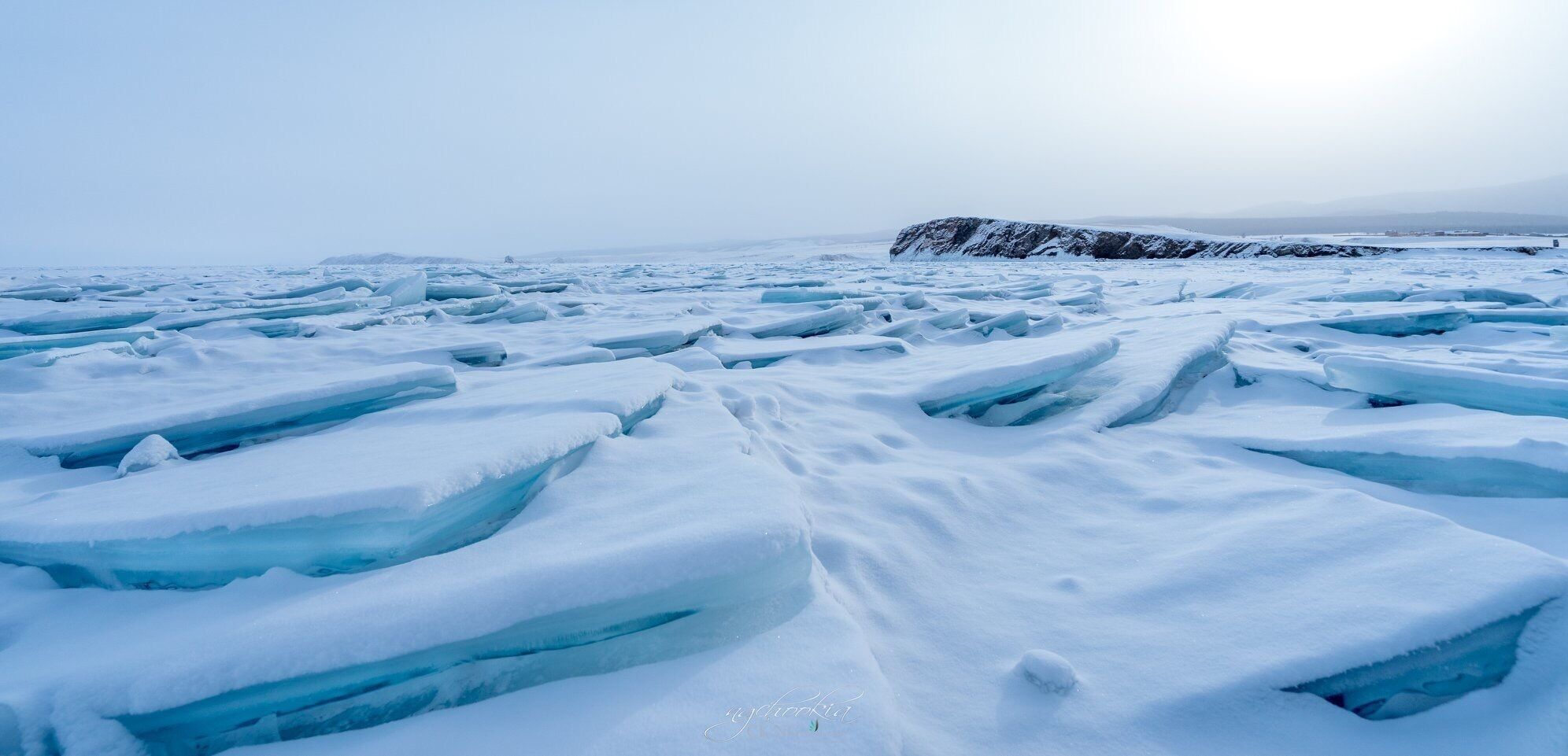 迷醉在冬季梦幻的蓝冰世界里 II 贝加尔湖蓝冰之旅 
Intoxicated in the winter dream of the Blue Ice World.