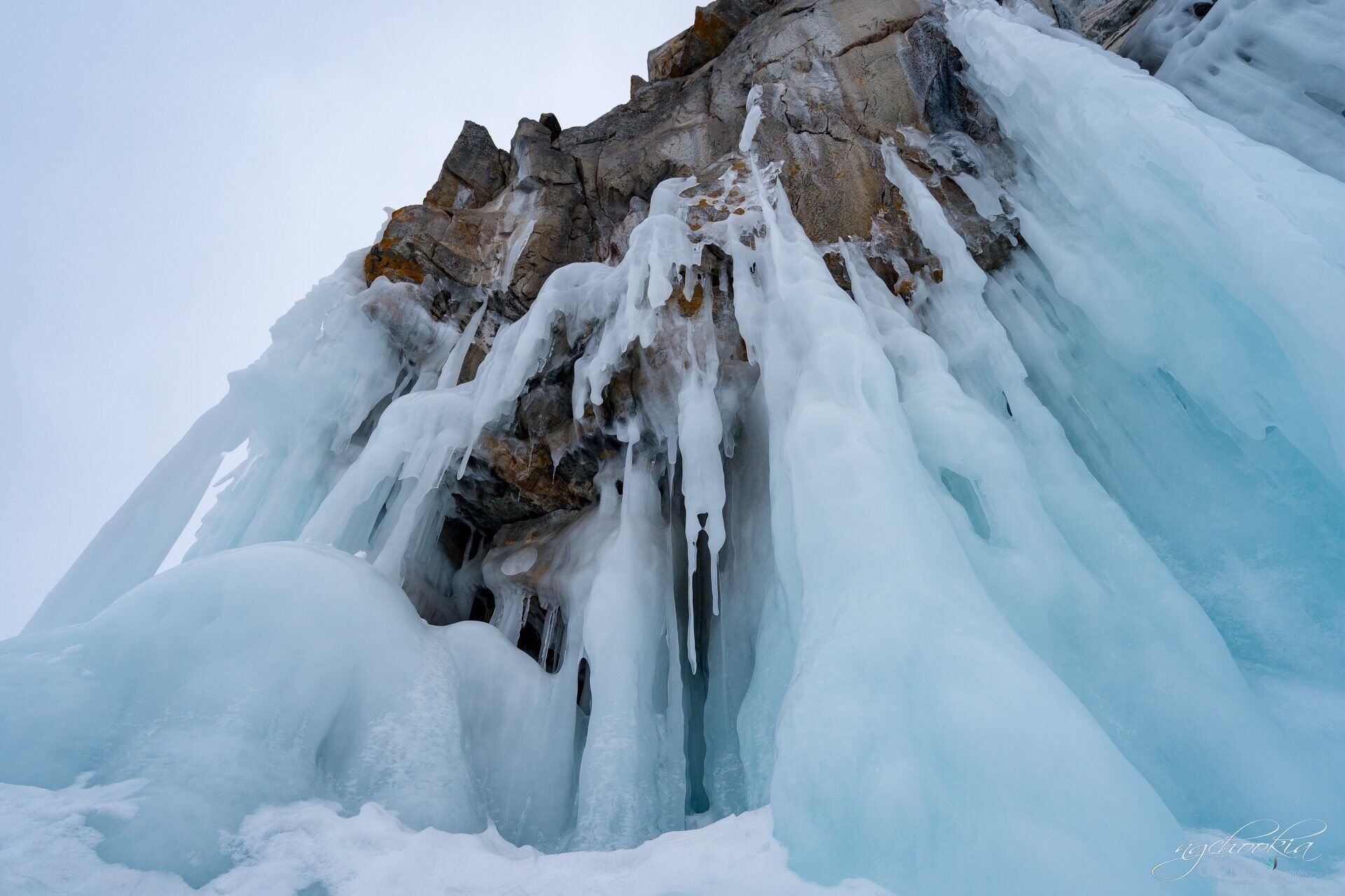 迷醉在冬季梦幻的蓝冰世界里 II 贝加尔湖蓝冰之旅 
Intoxicated in the winter dream of the Blue Ice World.