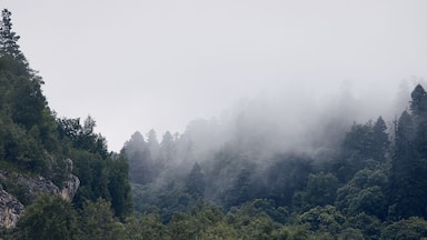 Above the clouds / Lago-Naki