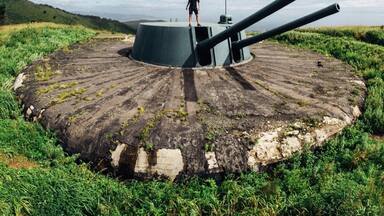 This is abandoned.
About 100km from Vladivostok, bordering North Korea, China, and across the sea from Japan is this rusty treasure. We think it’s been abandoned for 90 years. All we cared about is that we were able to get inside 🤭 #Russia #abandoned #nature