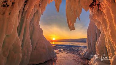 Lake Baikal in winter is a paradise for photographers. Join my next Photo tour in February 2020. www.timvollmer.de