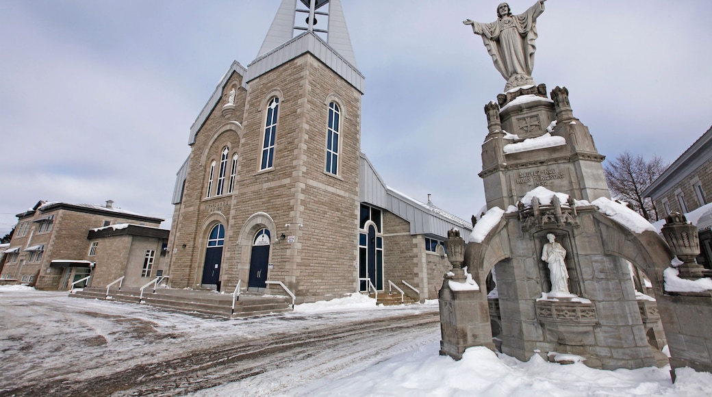 L'église de Saint-Marc-des-Carrières dans Portneuf au Québec