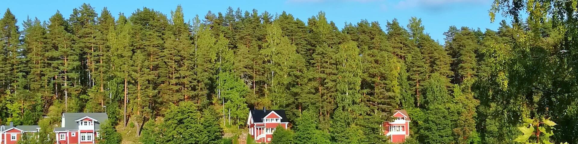 Would you like to live in Finland near city HÀmeenlinna. Ashore lake ArmijÀrvi. ArmijÀrvi is about 800 metre long and 150 metre wide groundwater lake. At its deepest about 9 metre.