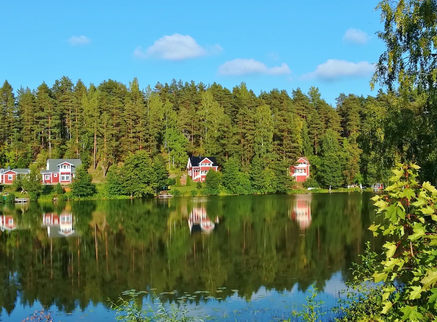 Would you like to live in Finland near city Hämeenlinna. Ashore lake Armijärvi. Armijärvi is about 800 metre long and 150 metre wide groundwater lake. At its deepest about 9 metre.