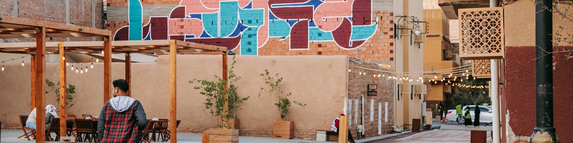 Al Jadidah featuring street scenes