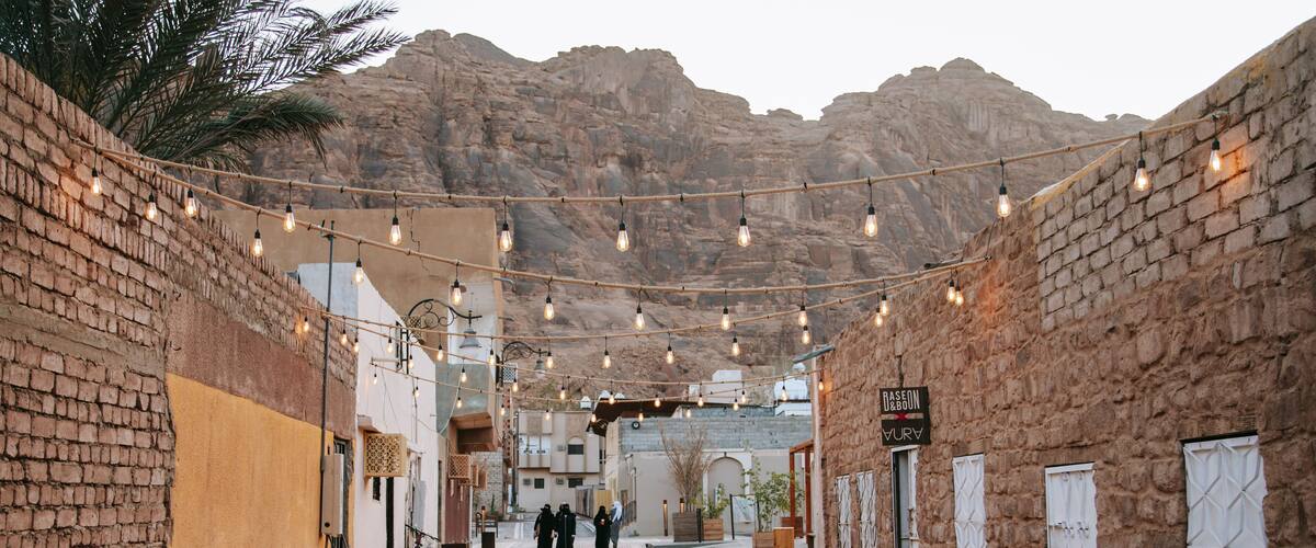Al Jadidah featuring a small town or village and street scenes