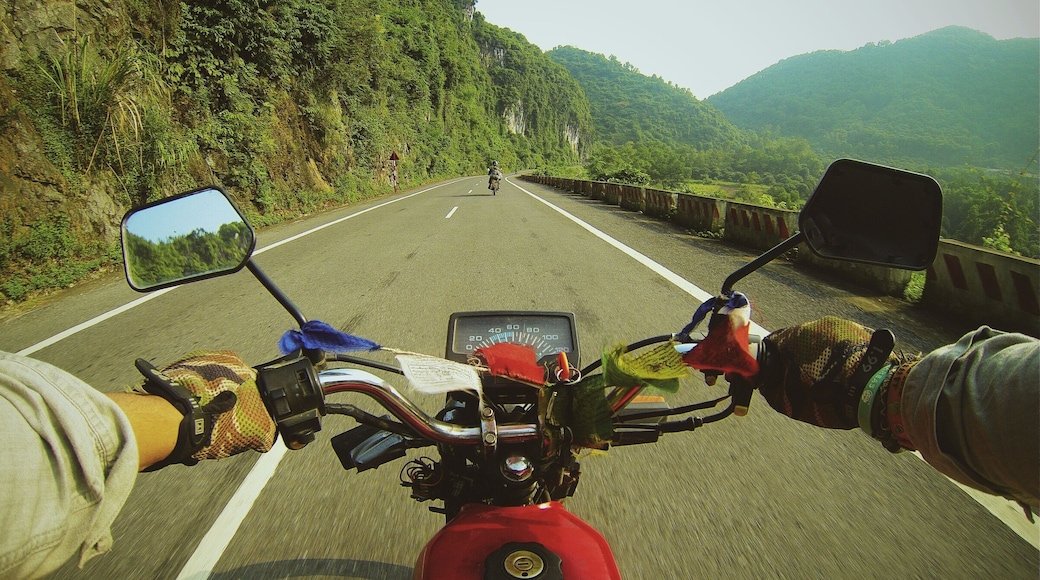Today's ride took Ernestina and I through the beautifully scenic roads of Cat Ba Island, after 2 slow ferries from Hai Phòng.
It's exciting to be so close to Ha Long Bay, once again!