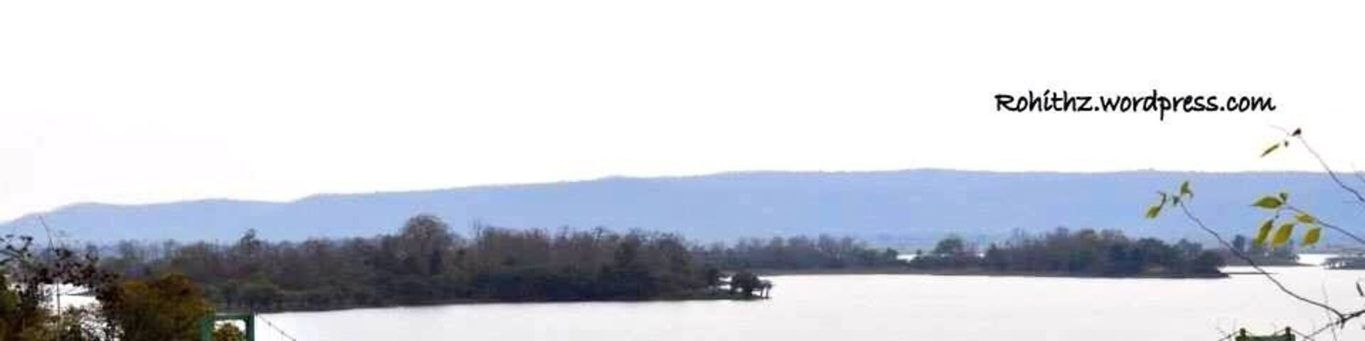 Laknavaram Lake: Is Beautifully landlocked lake is located at a distance of 80kms from Warangal and 220kms from Hyderabad. This lake was the discovery of the Great Kakatiya rulers. They spotted this excellent place amidst trees and green hills coiled all around to hold the rainwater. This Spread over 10,000 acres. This lake has 13 tiny Islands which are scattered around the lake making this place blissfully serene #waterlust